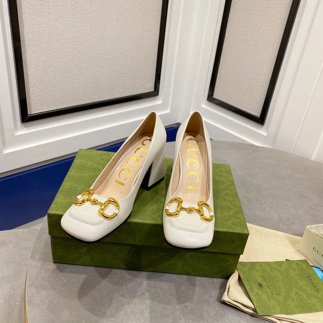 👟👟Ex-factory price 480👟👟 Gucci 〰️2023 early spring horsebit series ✔️ Square toe thick heel shoes/back empty sandals ✔️ This series combines the classic horsebit design, fashionable and versatile ✔️Upper: imported lambskin upper/sheepskin lining ✔️Original 1:1 molded hardware ✔️Italian imported cowhide bottom ✔️Heel height: 2.5cm/7.5cm ✔️Size: 34-40